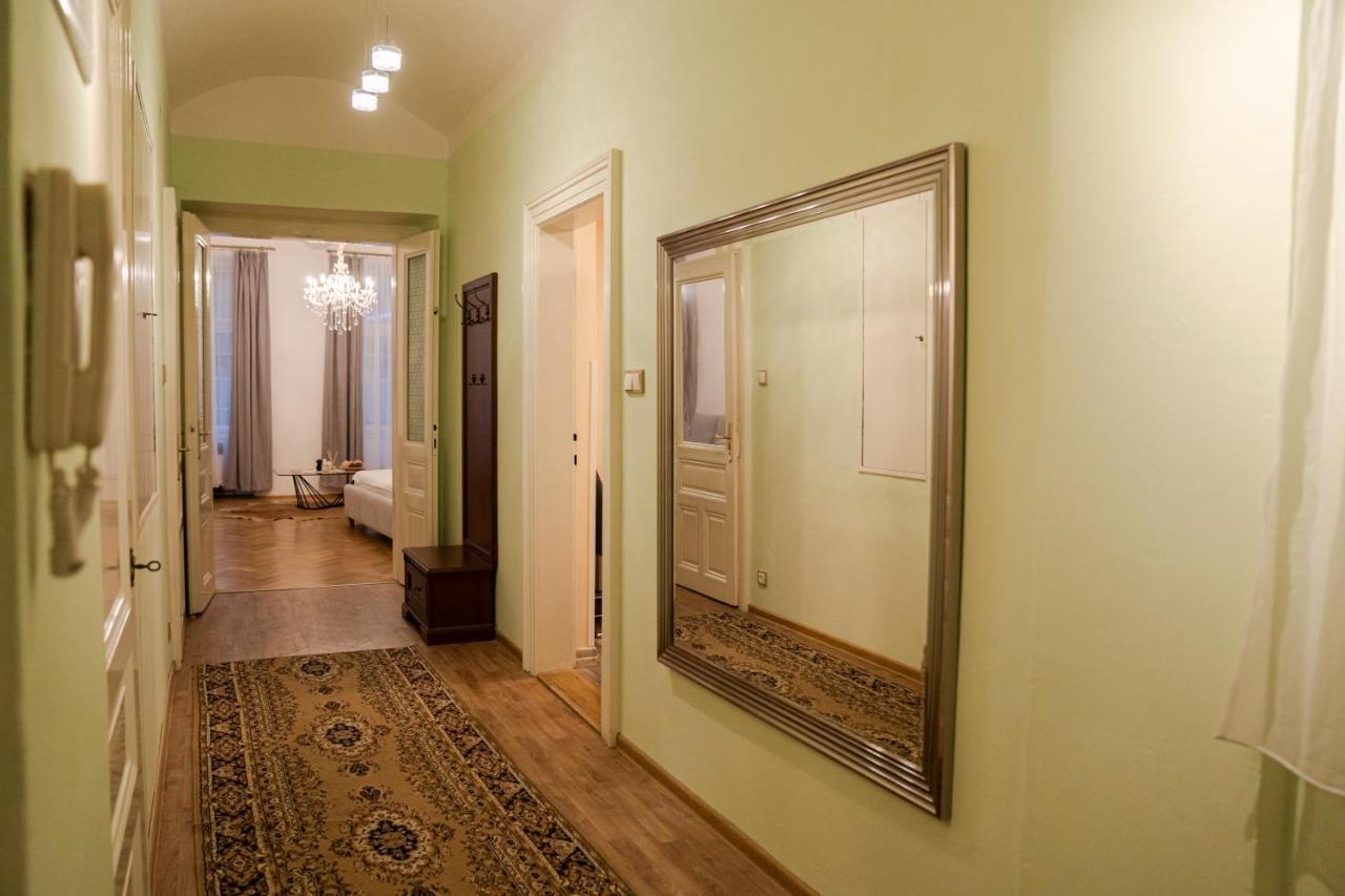 Helen Homestay Vaclavske Namesti 프라하 외부 사진