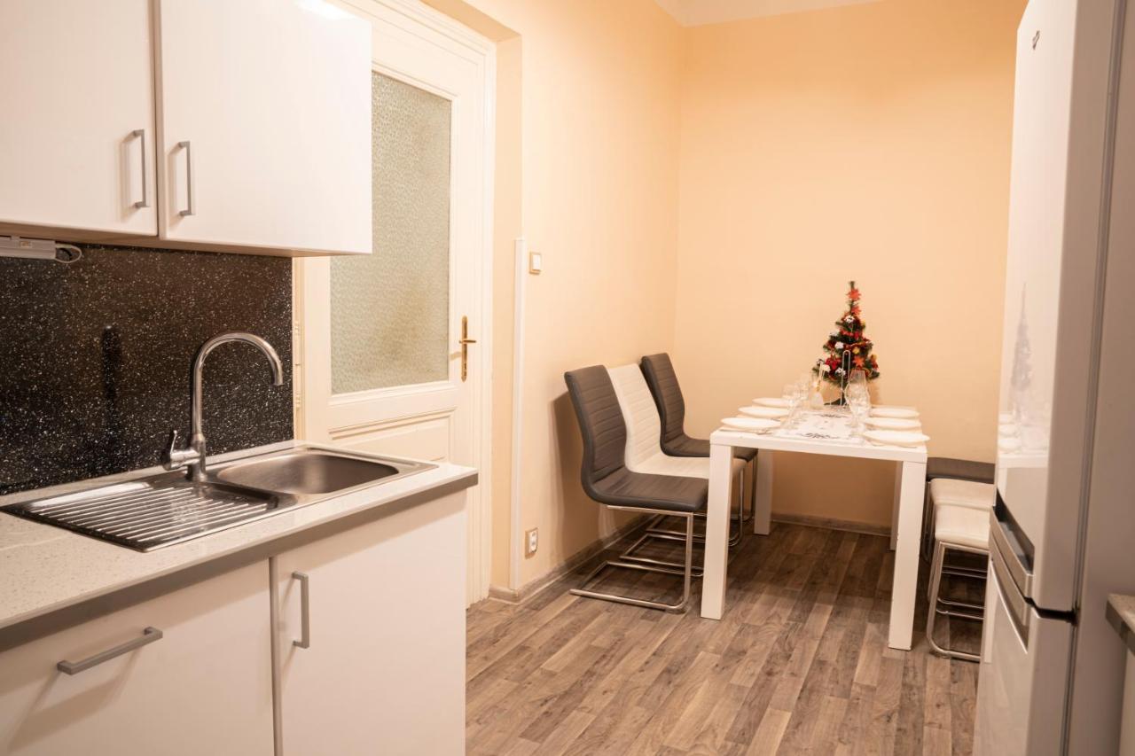 Helen Homestay Vaclavske Namesti 프라하 외부 사진