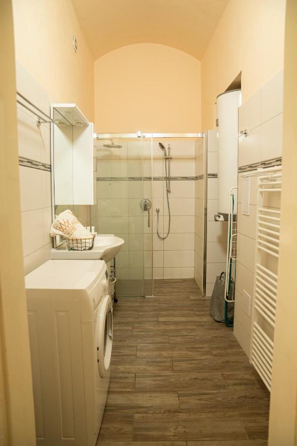 Helen Homestay Vaclavske Namesti 프라하 외부 사진