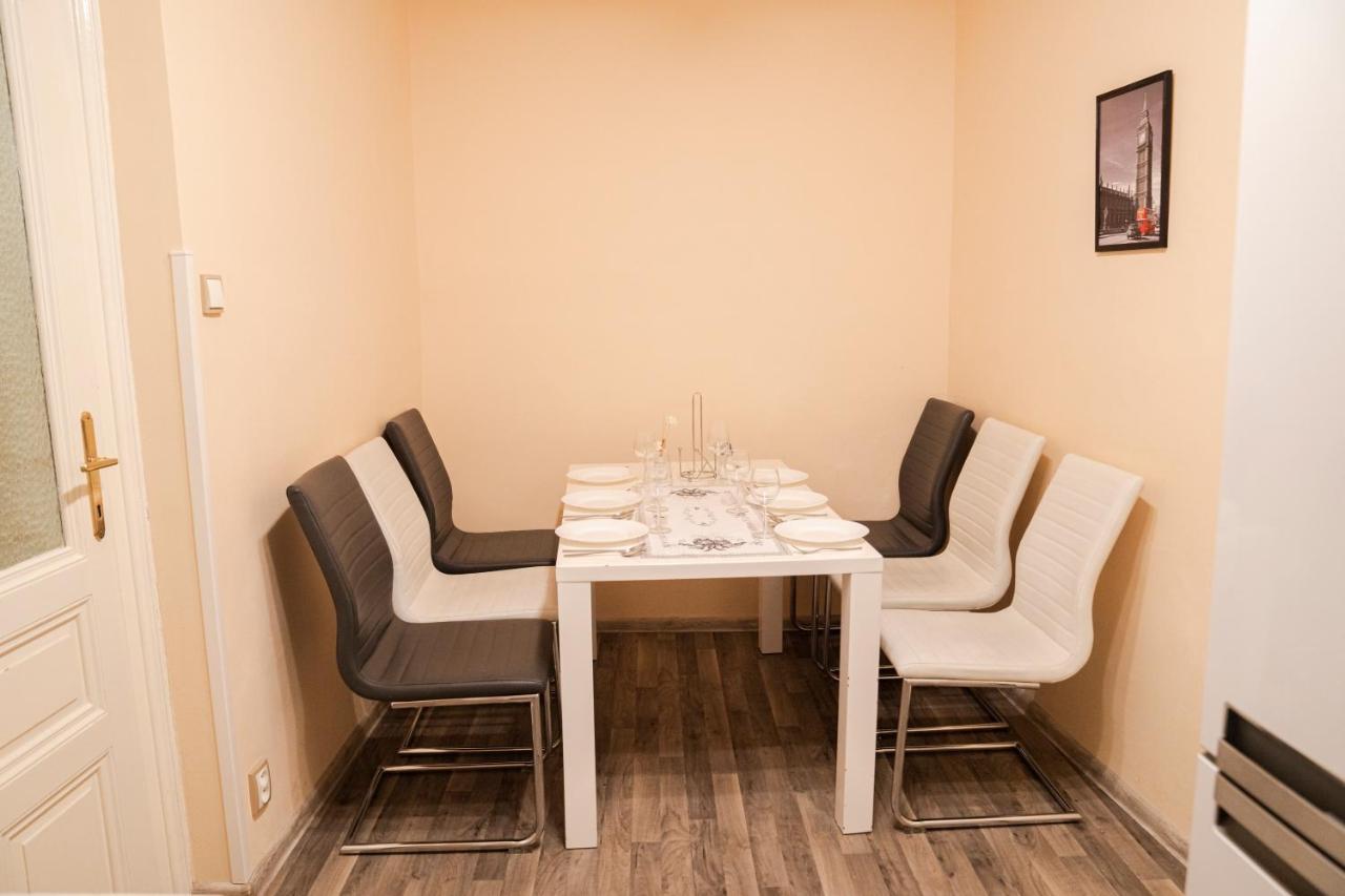 Helen Homestay Vaclavske Namesti 프라하 외부 사진