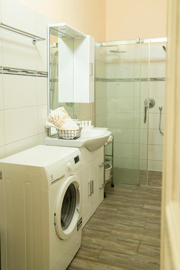 Helen Homestay Vaclavske Namesti 프라하 외부 사진