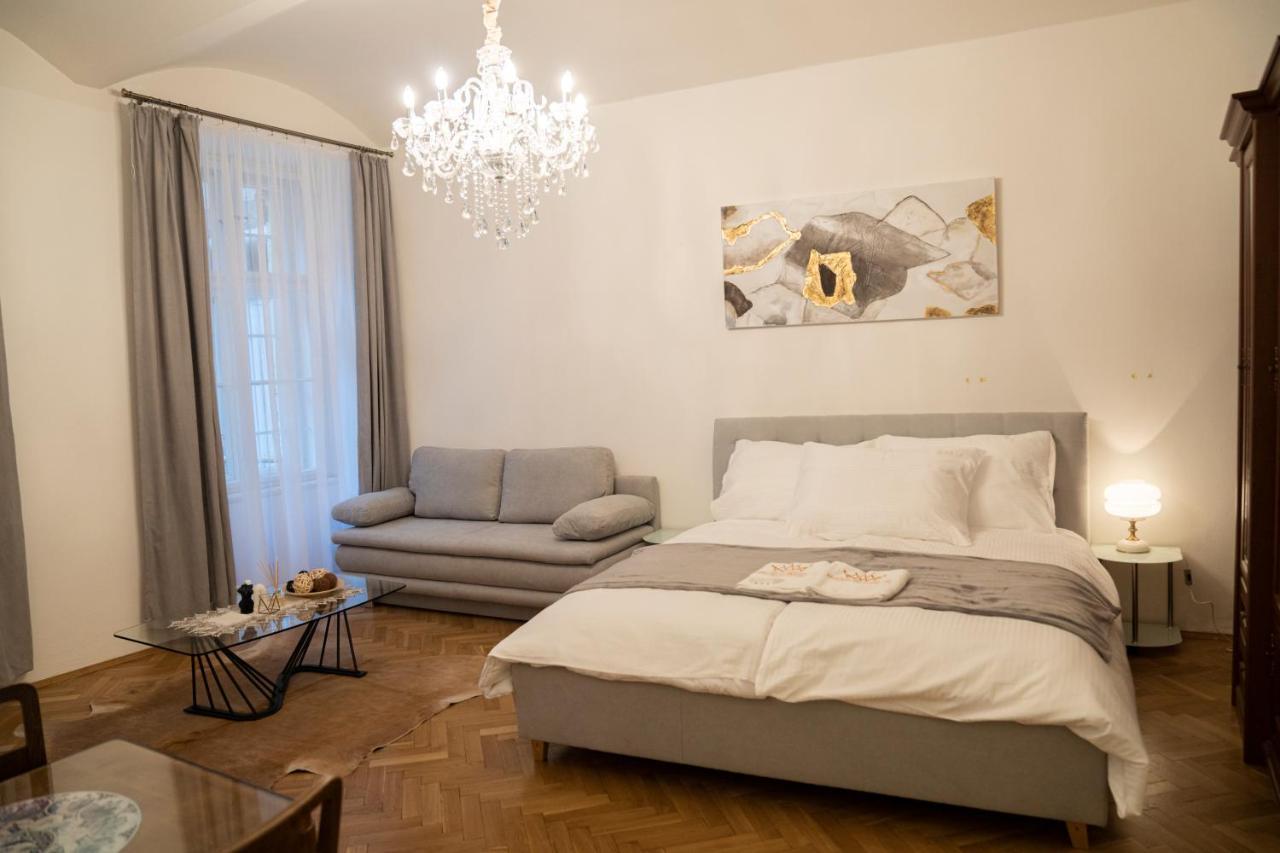 Helen Homestay Vaclavske Namesti 프라하 외부 사진